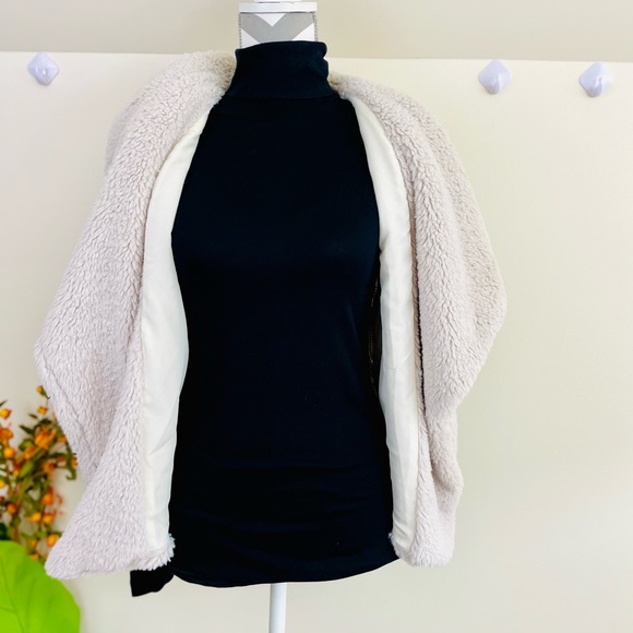 BB Dakota Rennie Vest, EUC - Picture 6 of 15